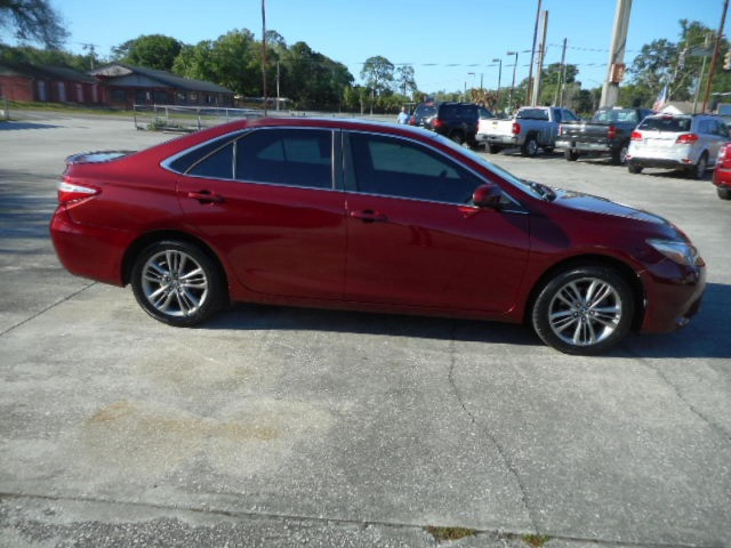 2016 RED TOYOTA CAMRY SE; LE; XLE; X (4T1BF1FK5GU) , located at 1200 Cassat Avenue, Jacksonville, FL, 32205, (904) 695-1885, 30.302404, -81.731033 - Photo#4